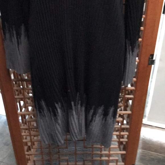 Studio One long gray and black sweater. Size XL. - Picture 3 of 9